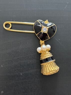 Vintage Ivan Trump Gold Tone Tassel Brooch Kilt Pin Black Enamel Faux Pearl